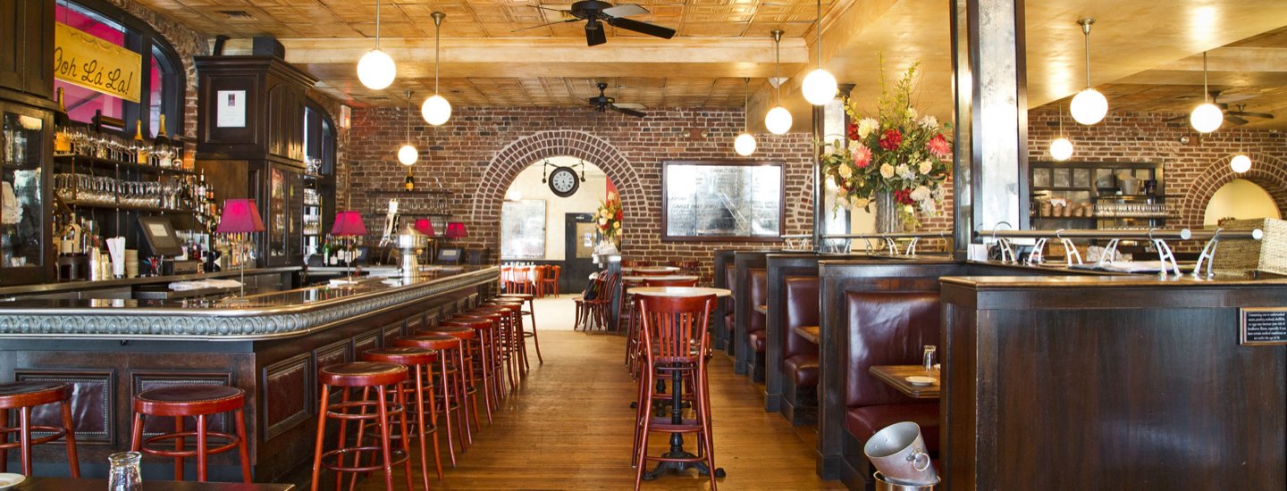 39 Rue de Jean bar in Charleston, United States