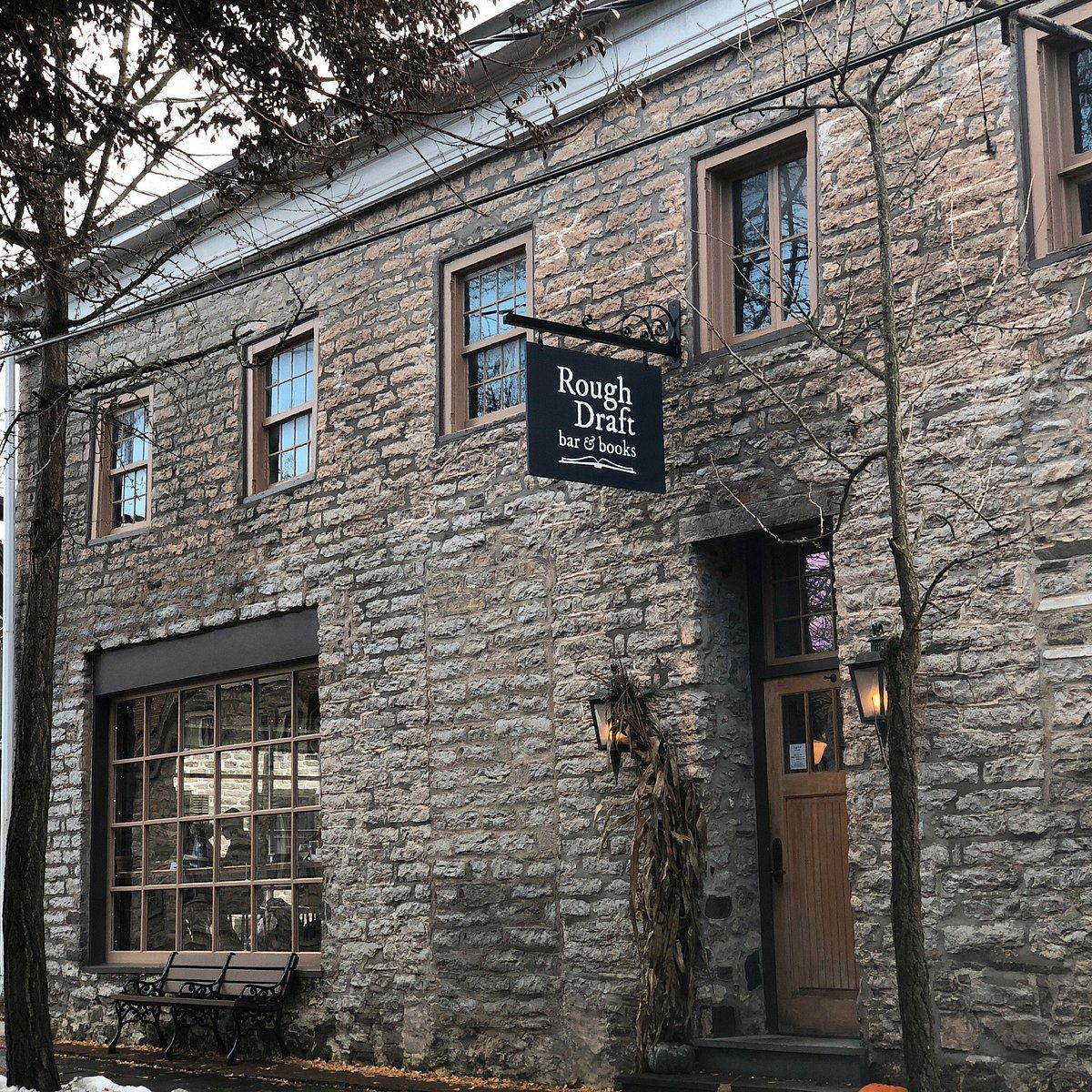 Rough Draft Bar & Books, Bar in Kingston