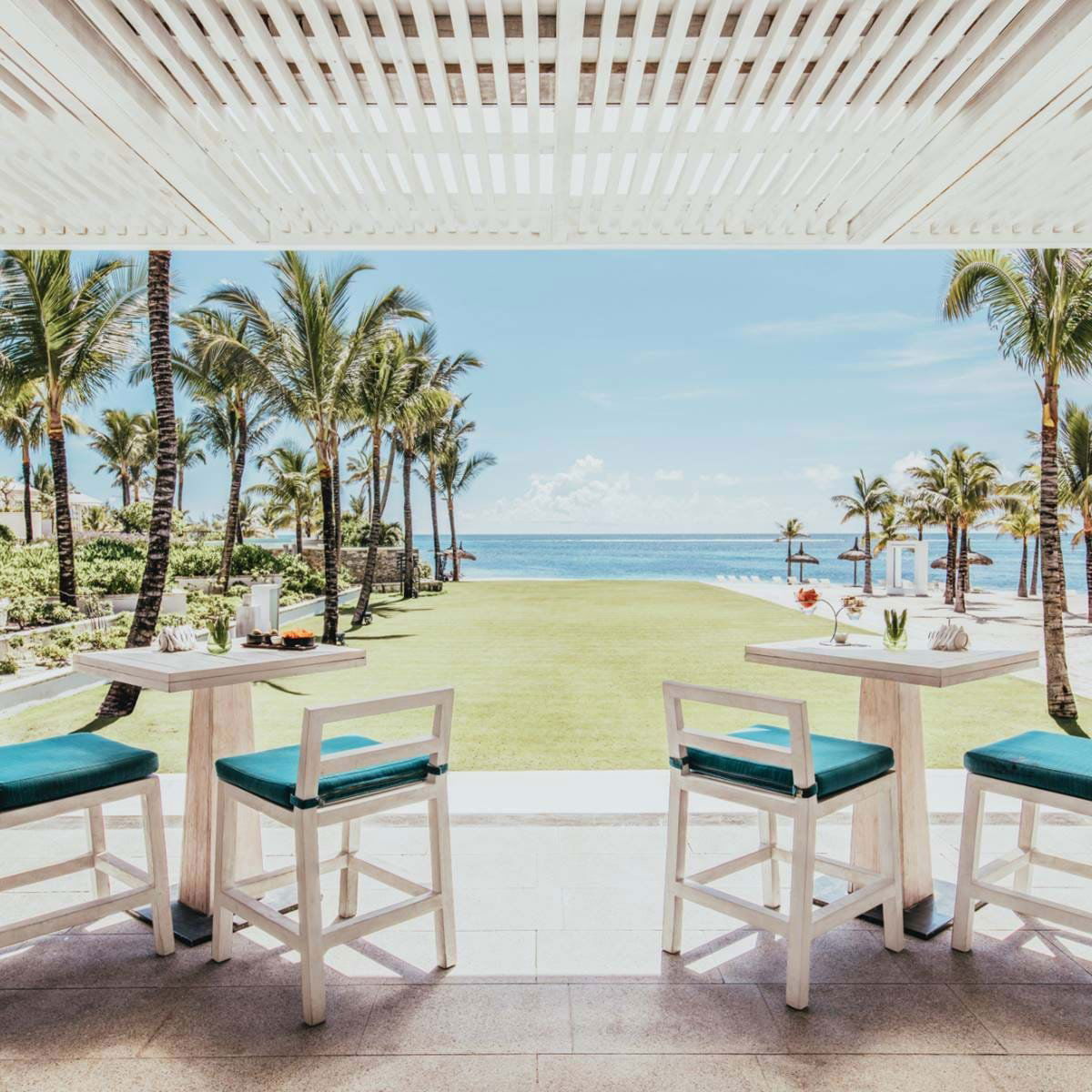 Tides Pool & Beach Bar, Bar in Belle Mare