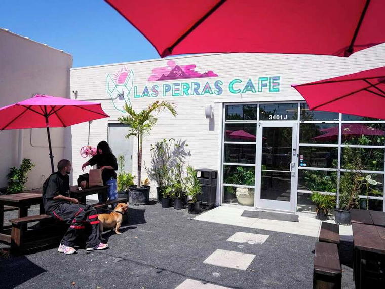 Las Perras Café, Houston, United States