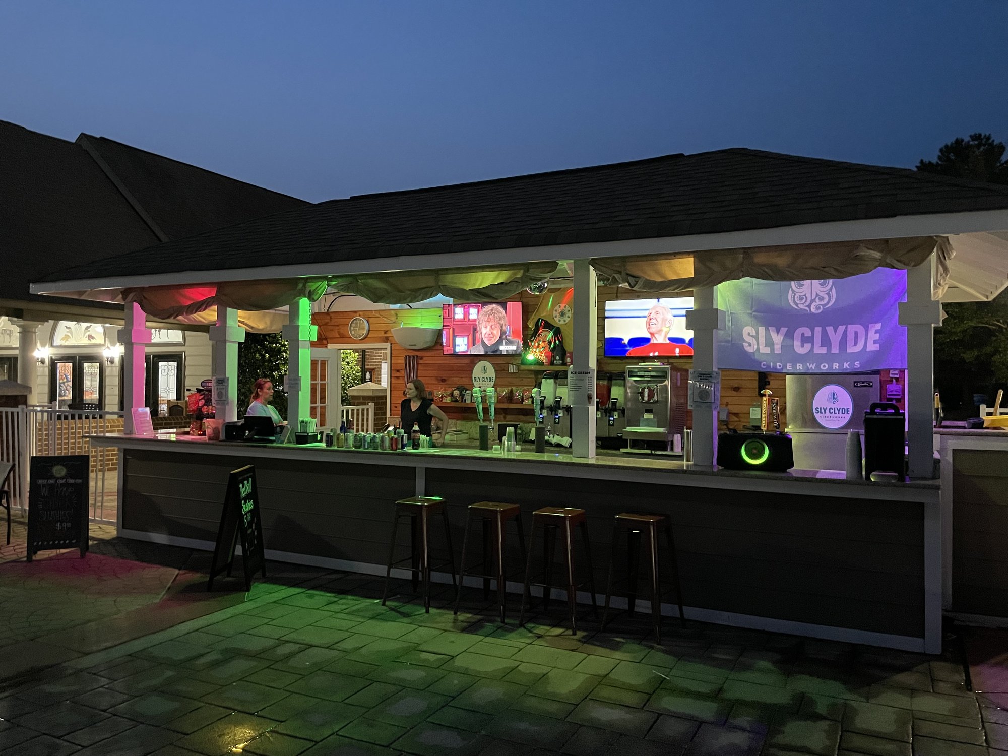 Sly Clyde Ciderworks bar in Hampton, United States