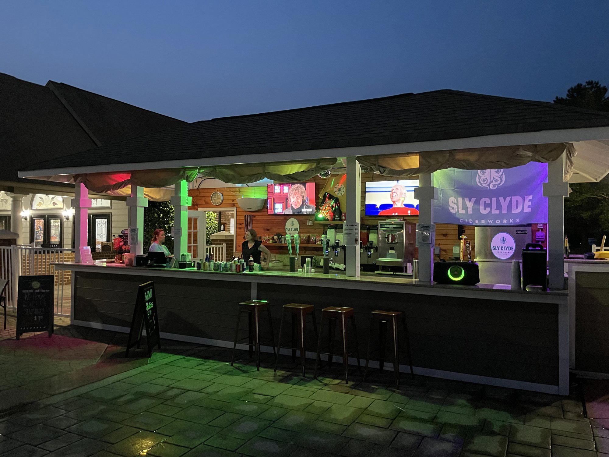 Sly Clyde Ciderworks bar in Hampton, United States