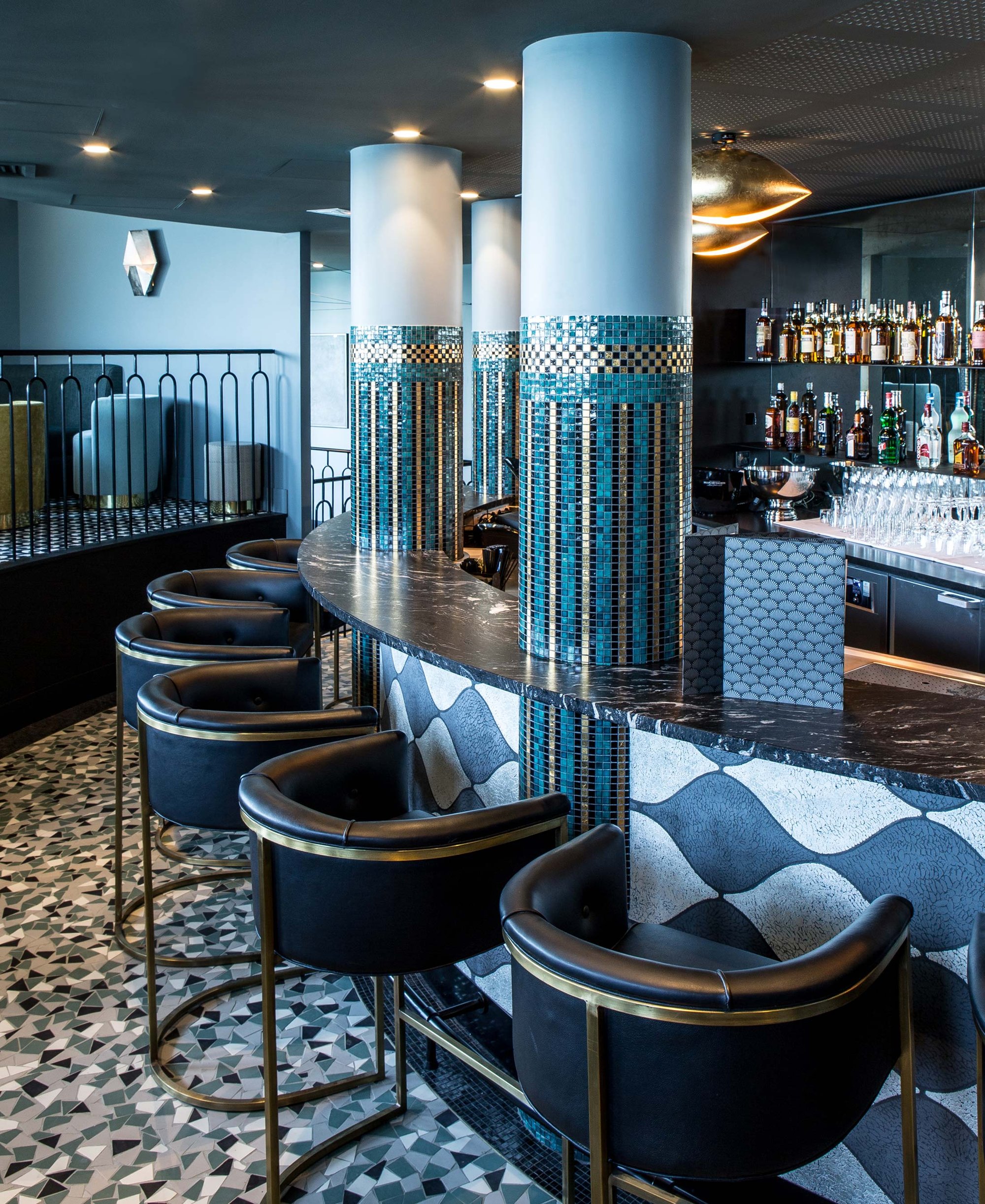 Aquarium Bar and Charcot Lounge