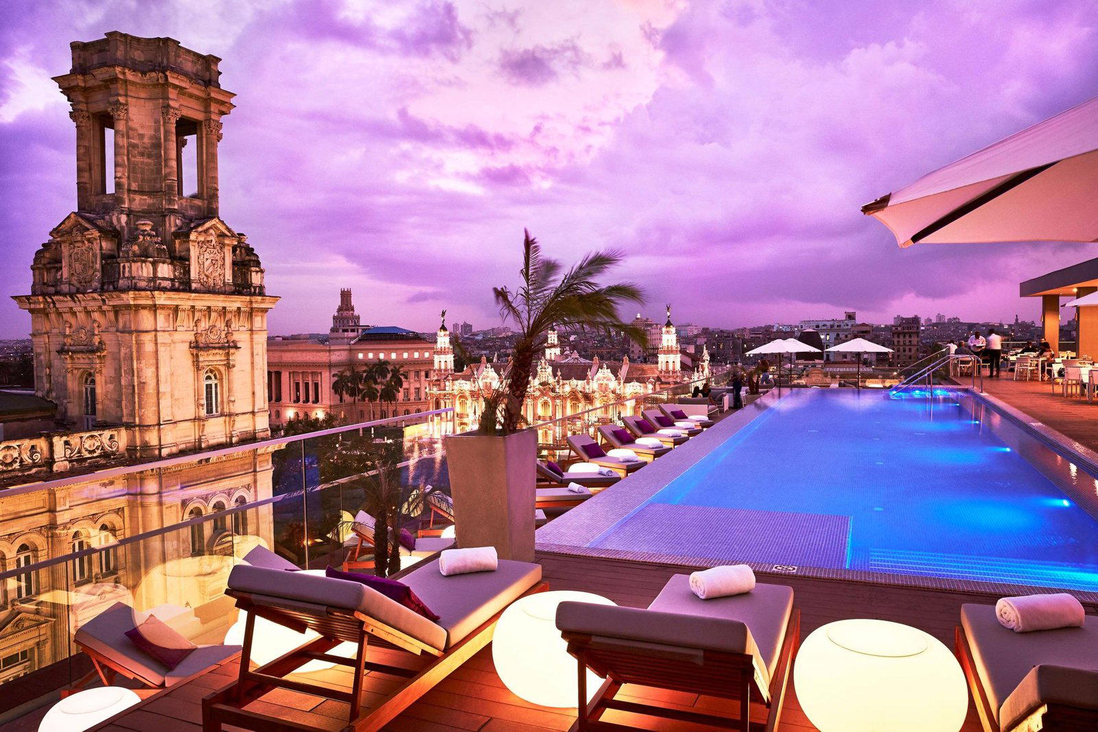 Swimming Pool Terrace and Bar El Surtidor bar in Havana