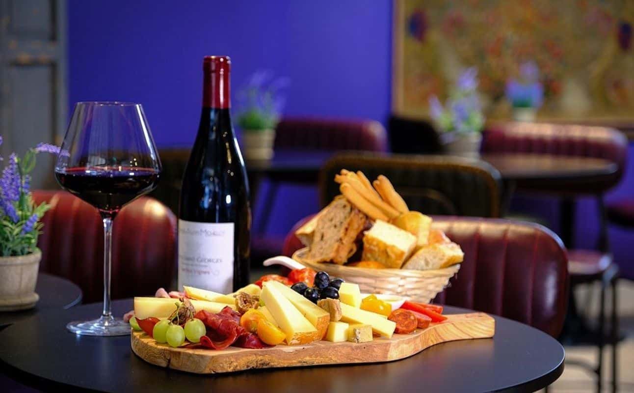 Angelique's Wine House, Bar in London