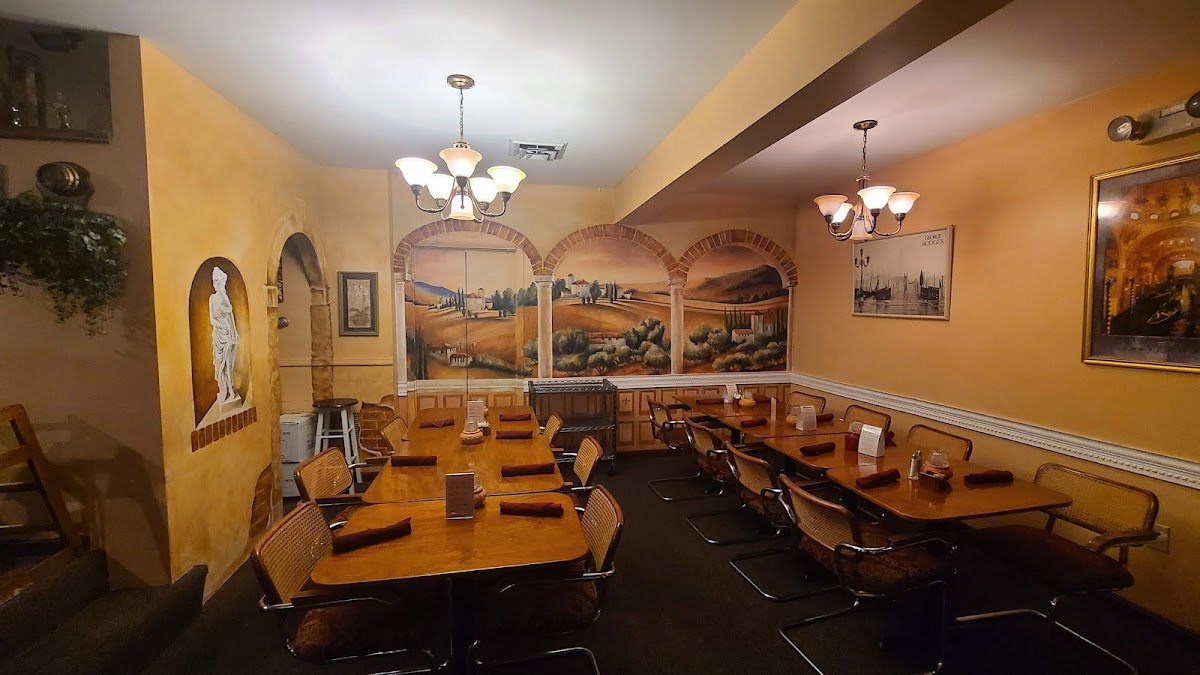 Paisano's Italian Restaurant & Lounge bar in Lexington