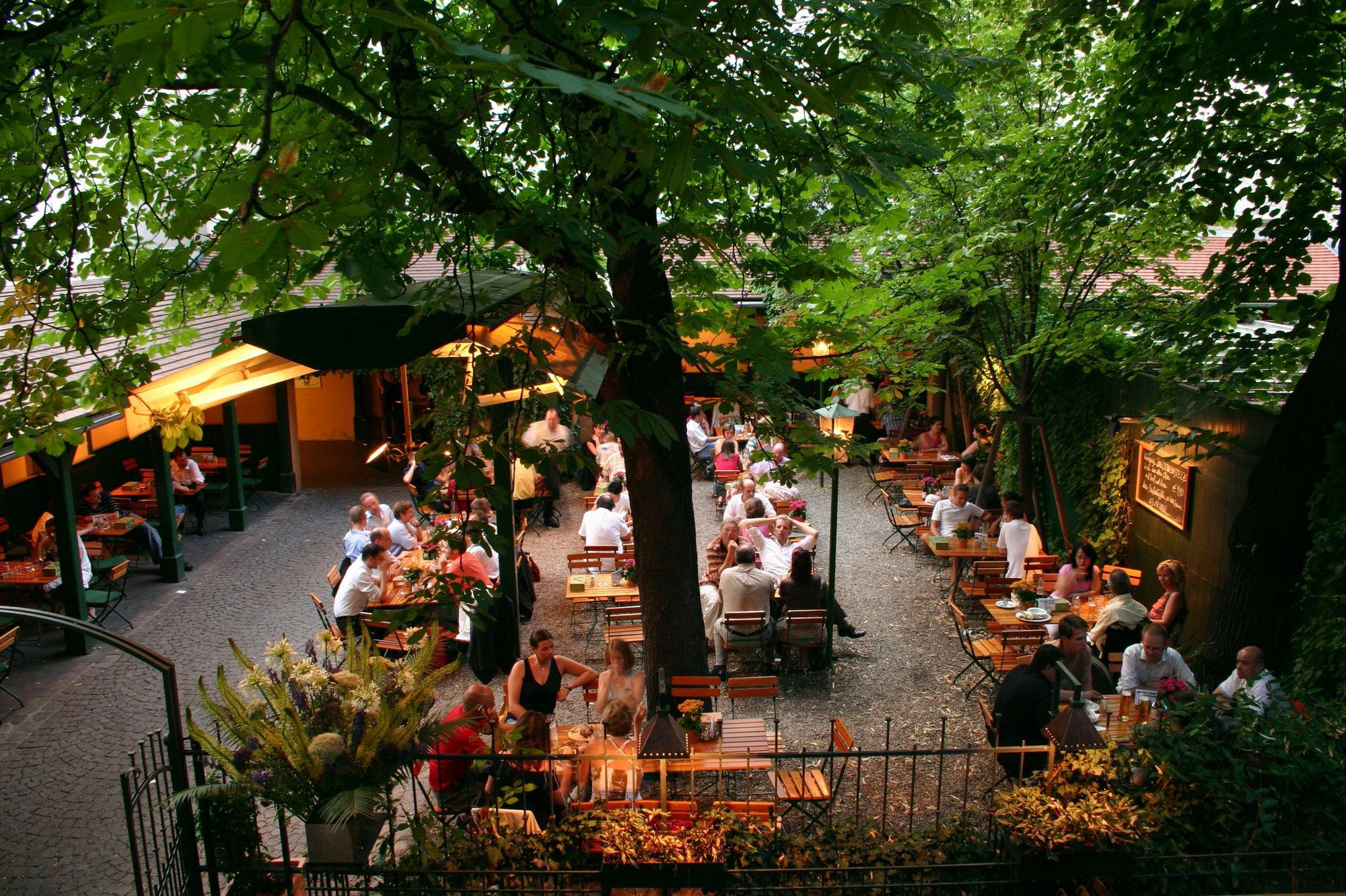 Schlossquadrat, Bar in Vienna