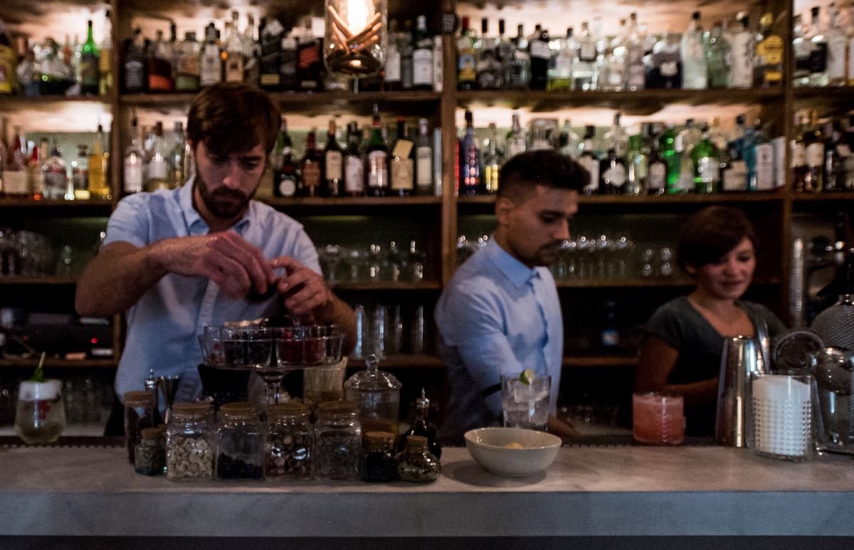 UGO Cocktail Bar - Bistrot bar in Milan, Italy