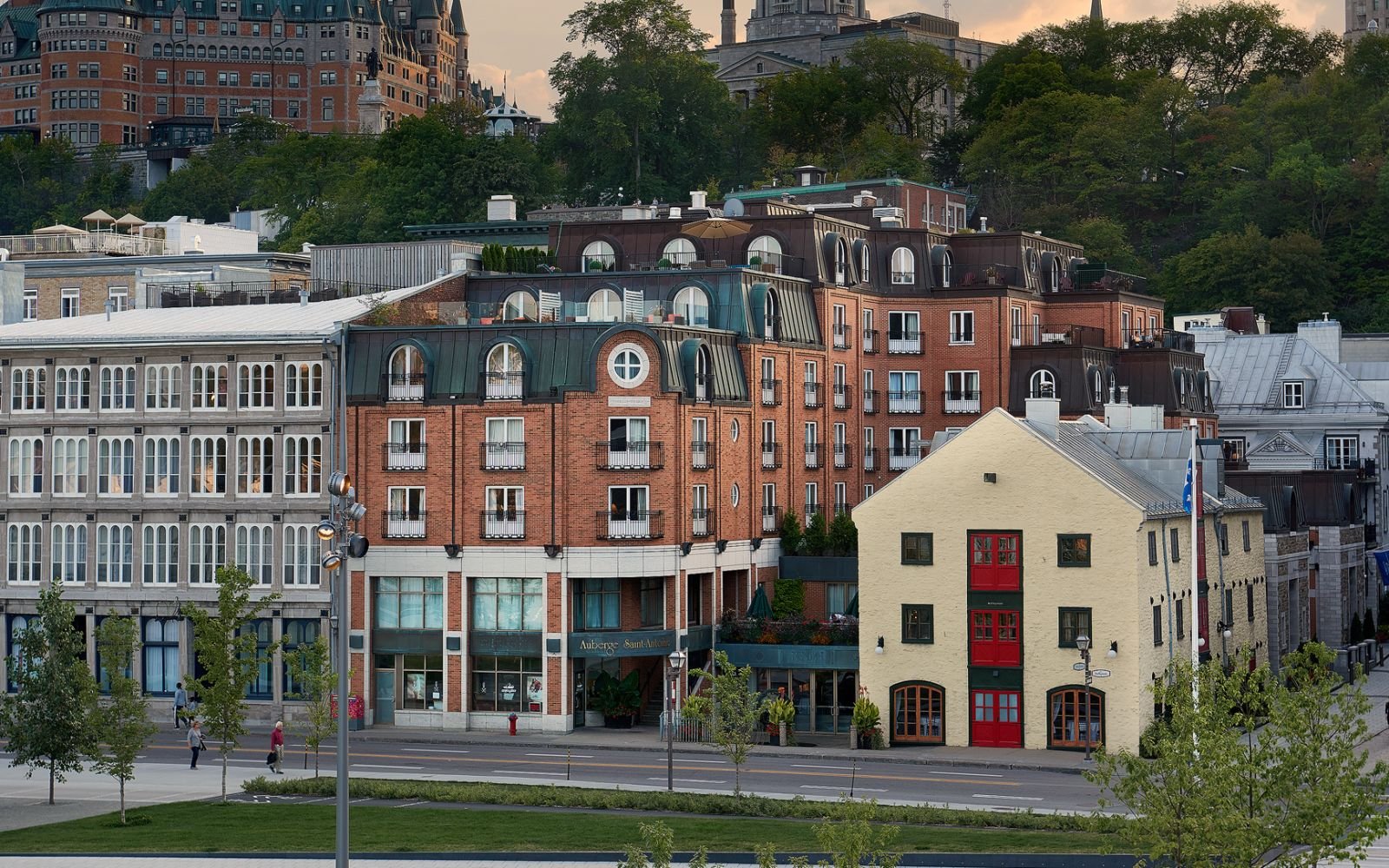 Auberge Saint-Antoine Relais & Châteaux bar in Quebec, Canada