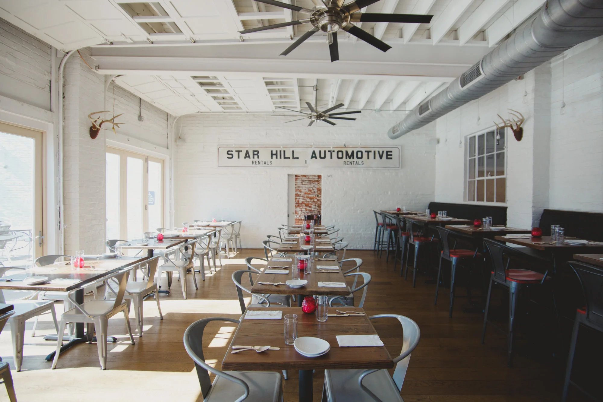 Oakhart Social bar in Charlottesville, United States