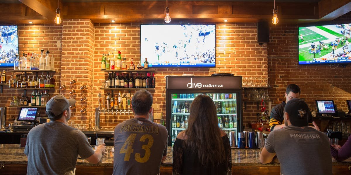 Dive Bar & Grille (South Side)