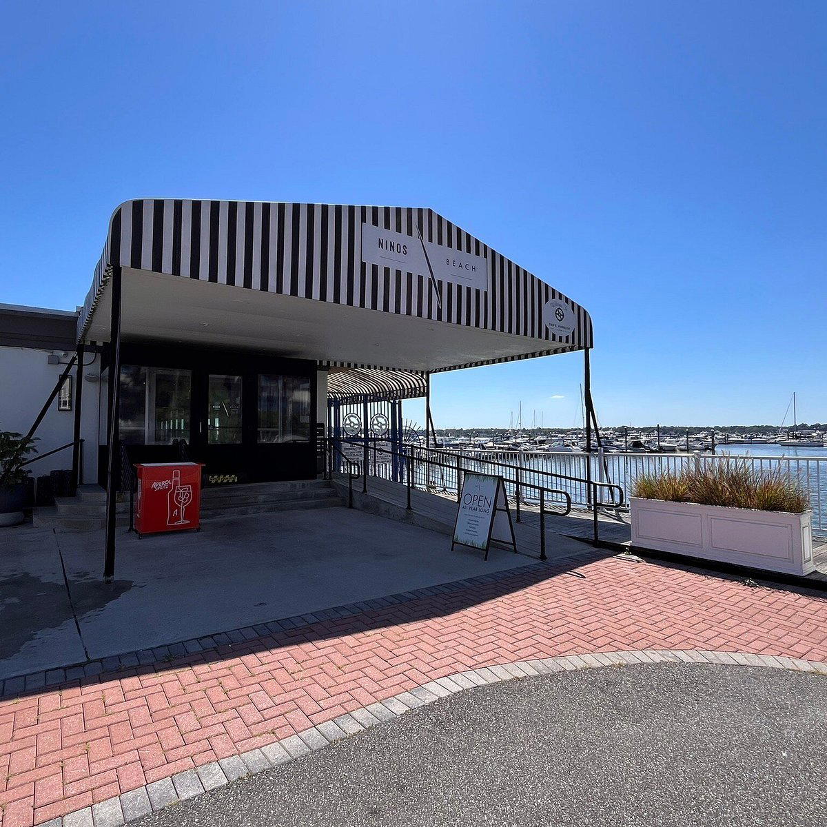 Nino's Beach bar in Port Washington