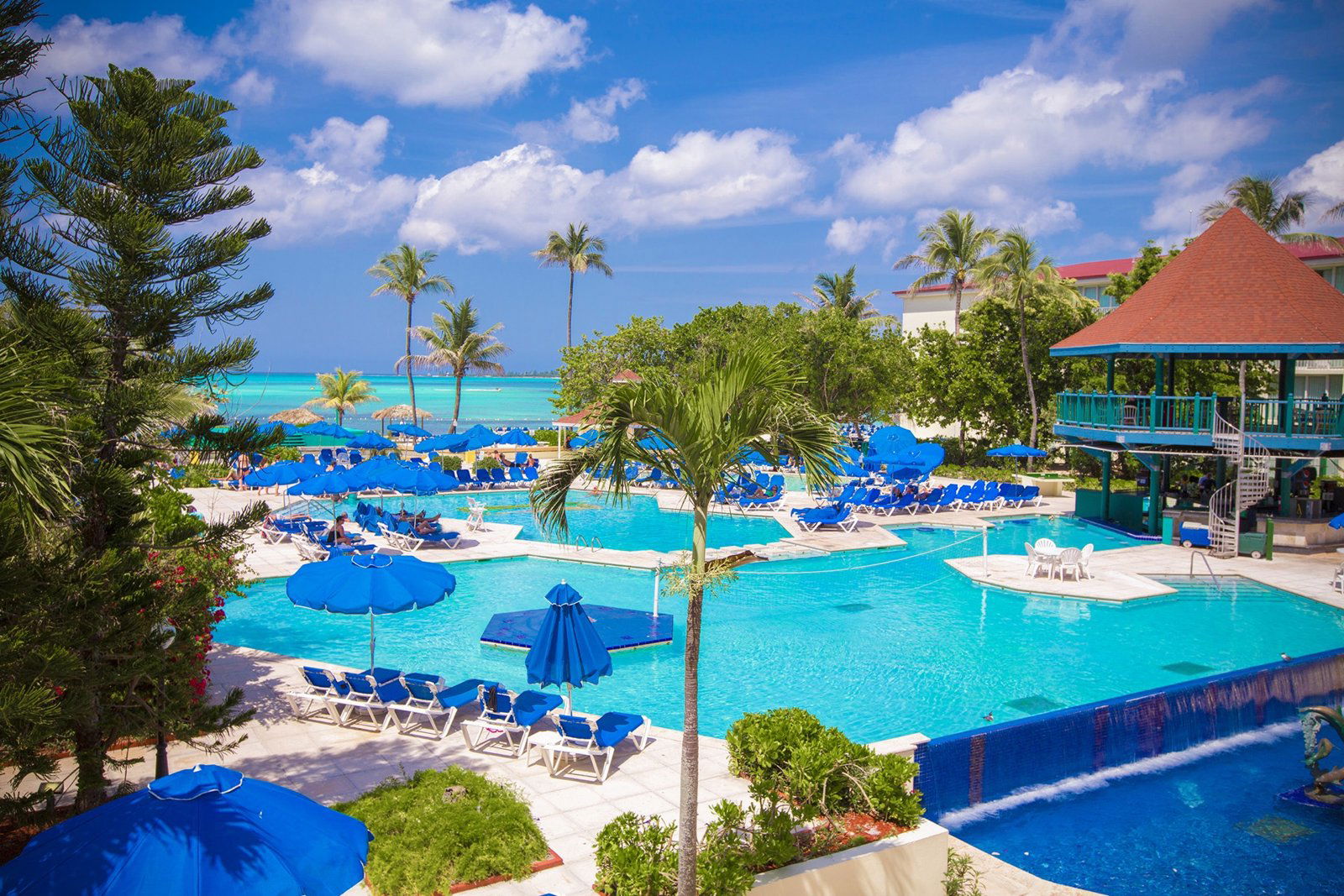 Sip n Dip Pool Bar, Bar in Nassau