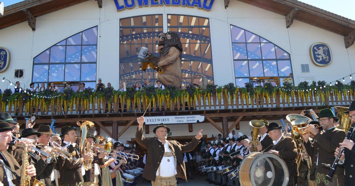 Löwenbräu Festzelt (nur während Oktoberfest geöffnet) bar in Munich