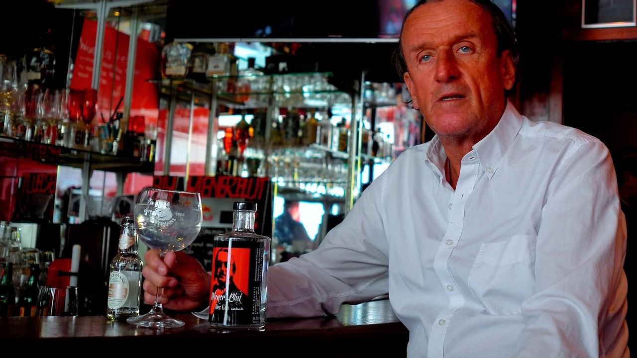 Wiener Blut, Bar in Vienna