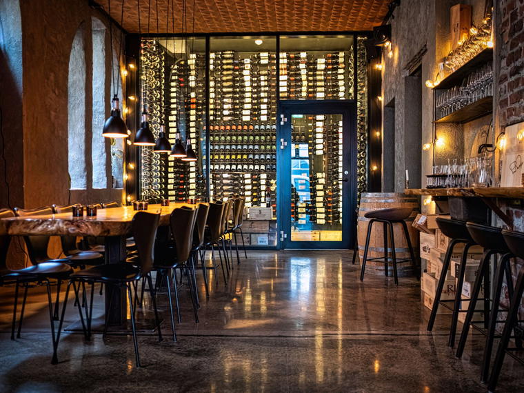 Vino Bar Ålesund, Ålesund, Norway