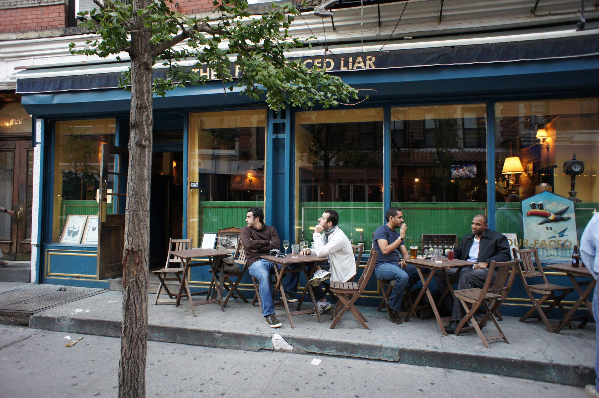 The Four Faced Liar, Bar in New York City