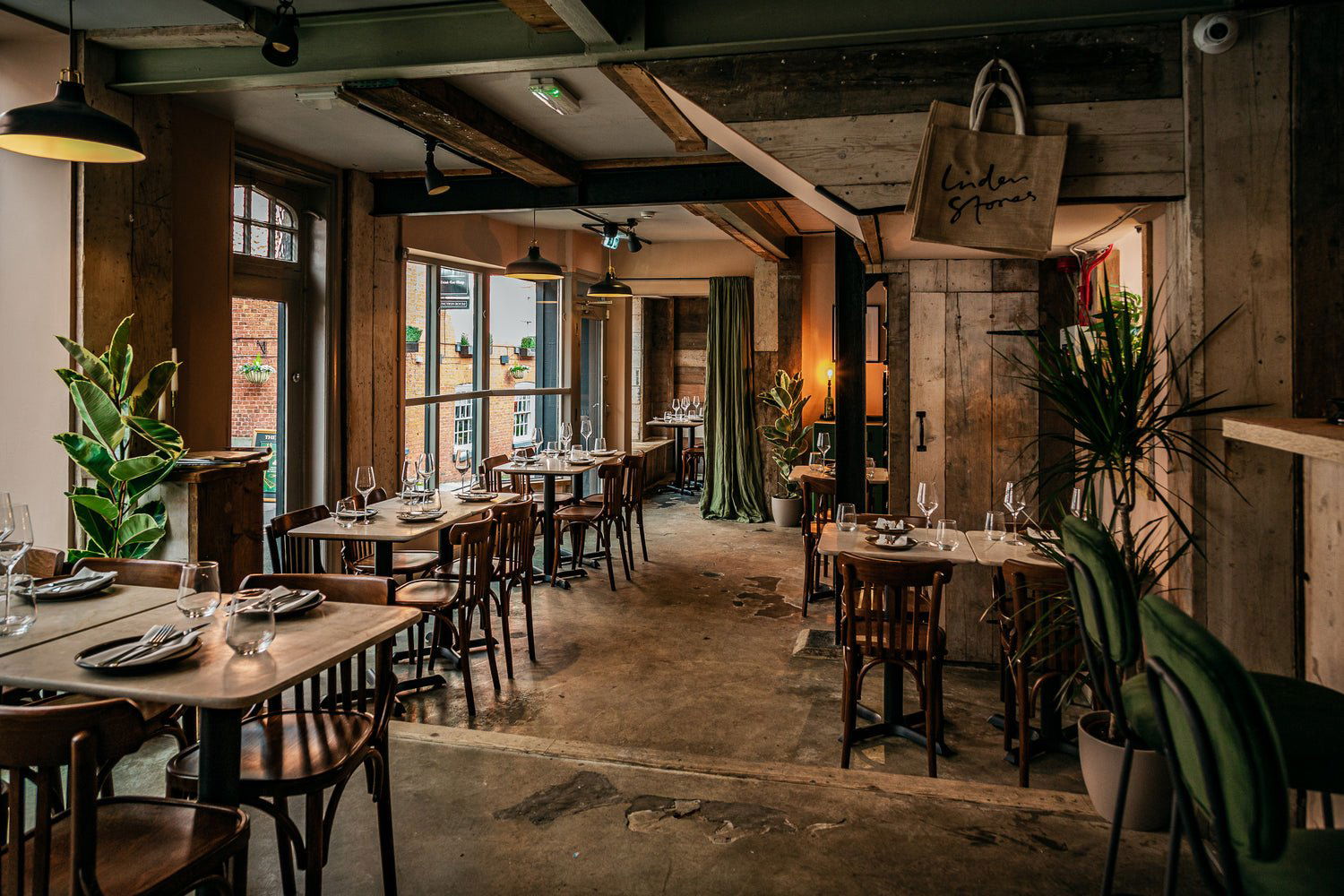 Linden Stores, Bar in Knutsford