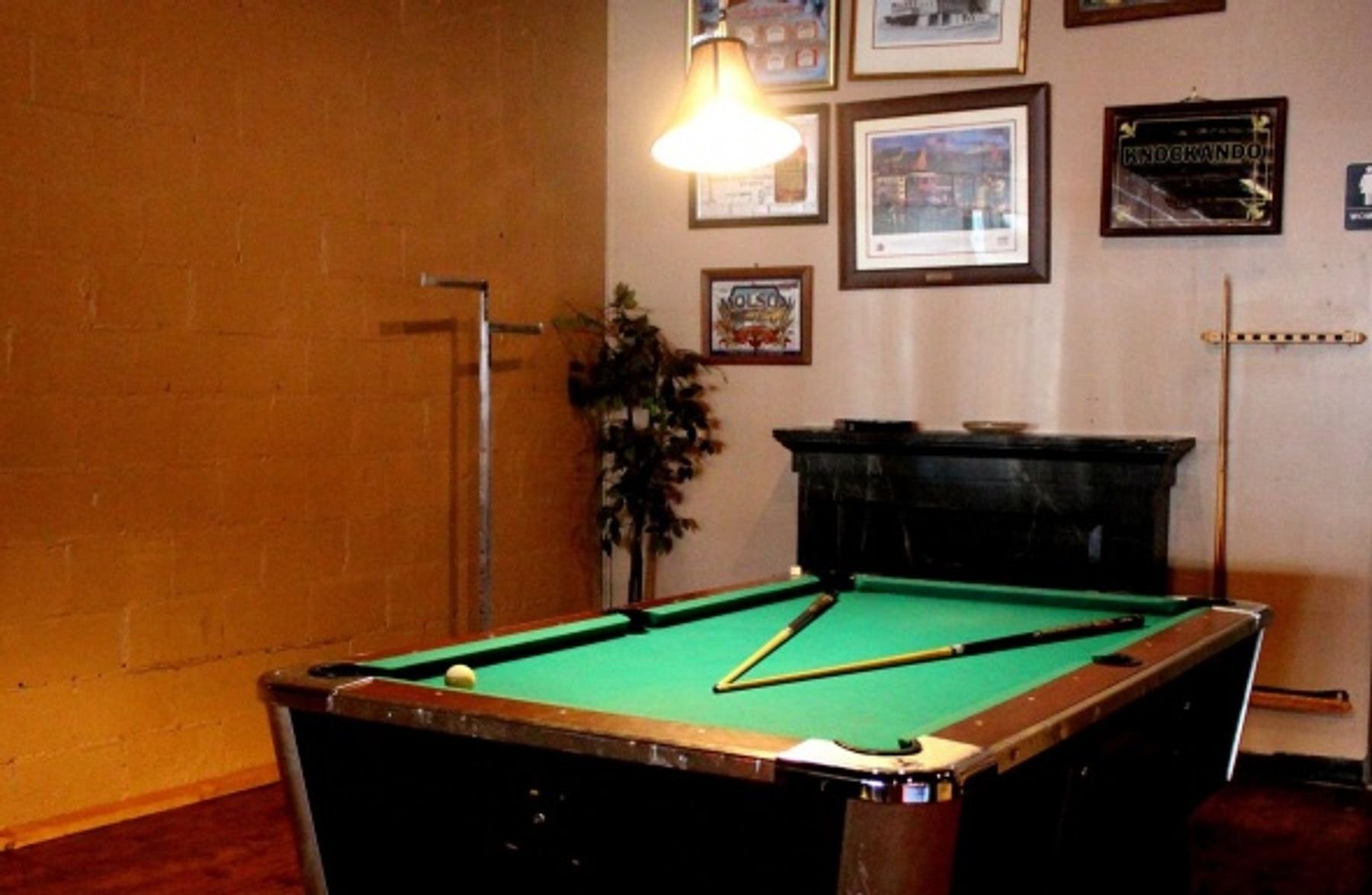 Brinsons bar in Memphis, United States