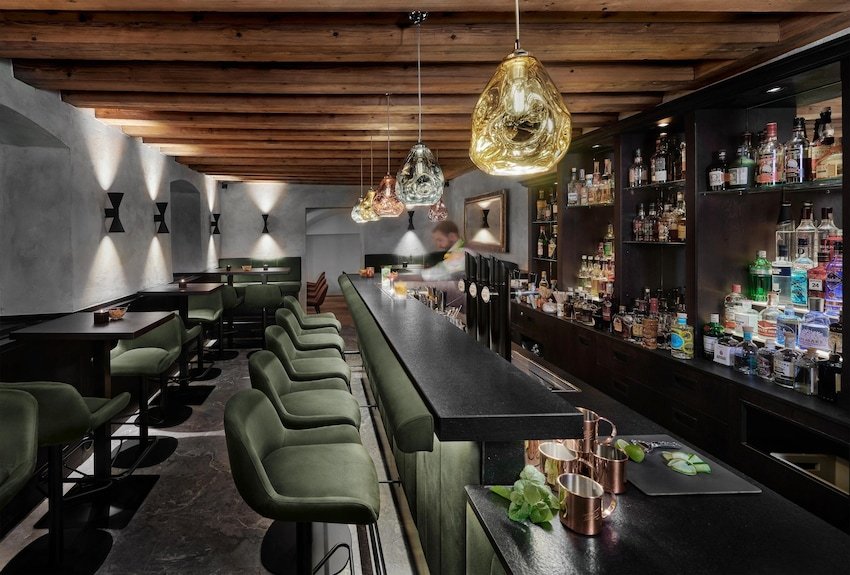 Hotel Schwarzer Adler Innsbruck bar in Innsbruck, Austria