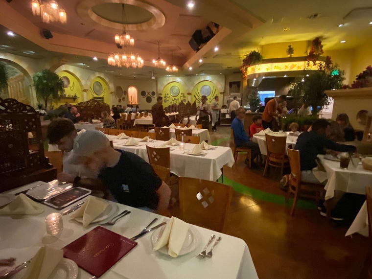 Carousel Restaurant Glendale, Glendale, United States