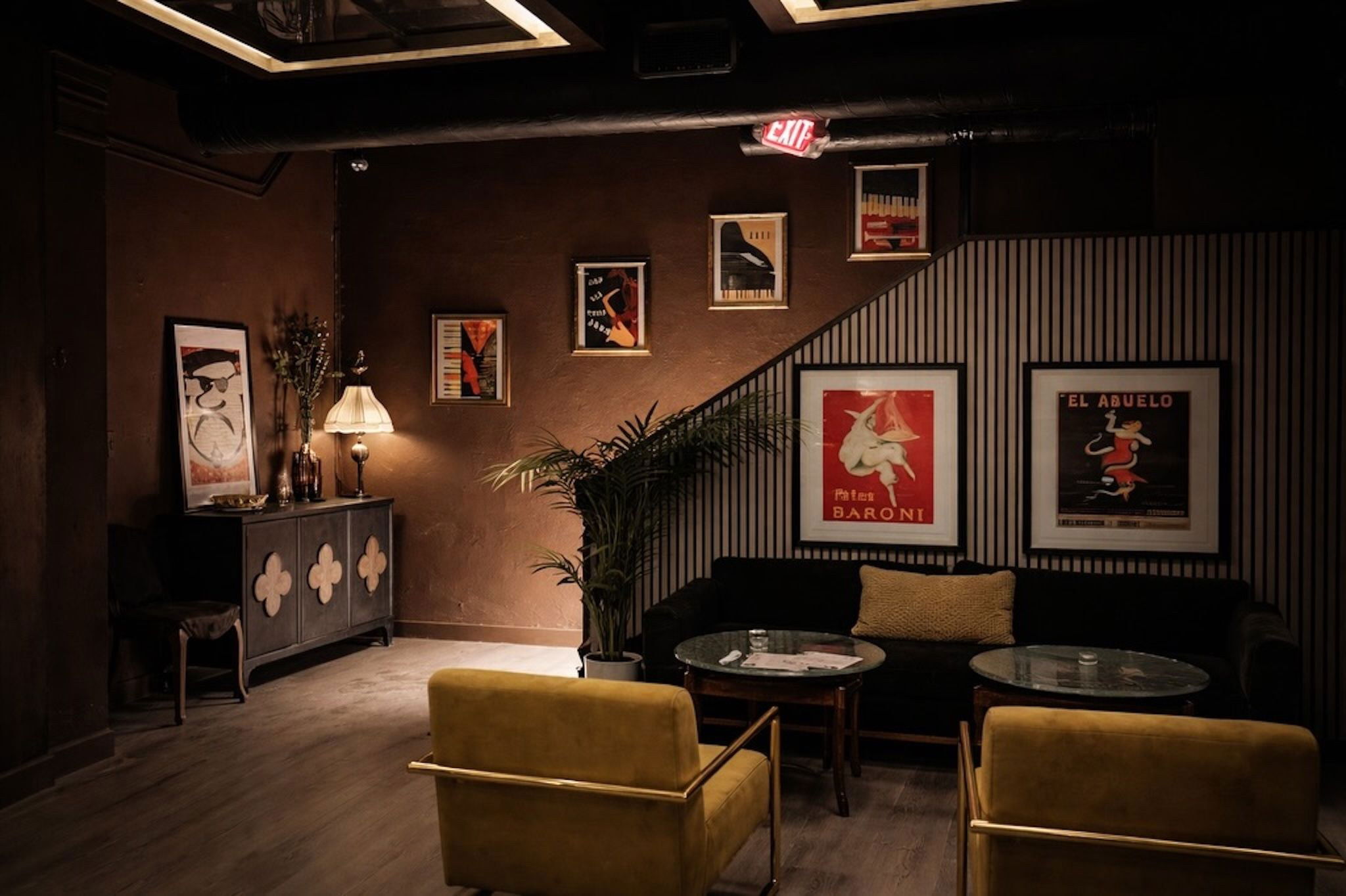 L'Aprés, Bar in Calgary