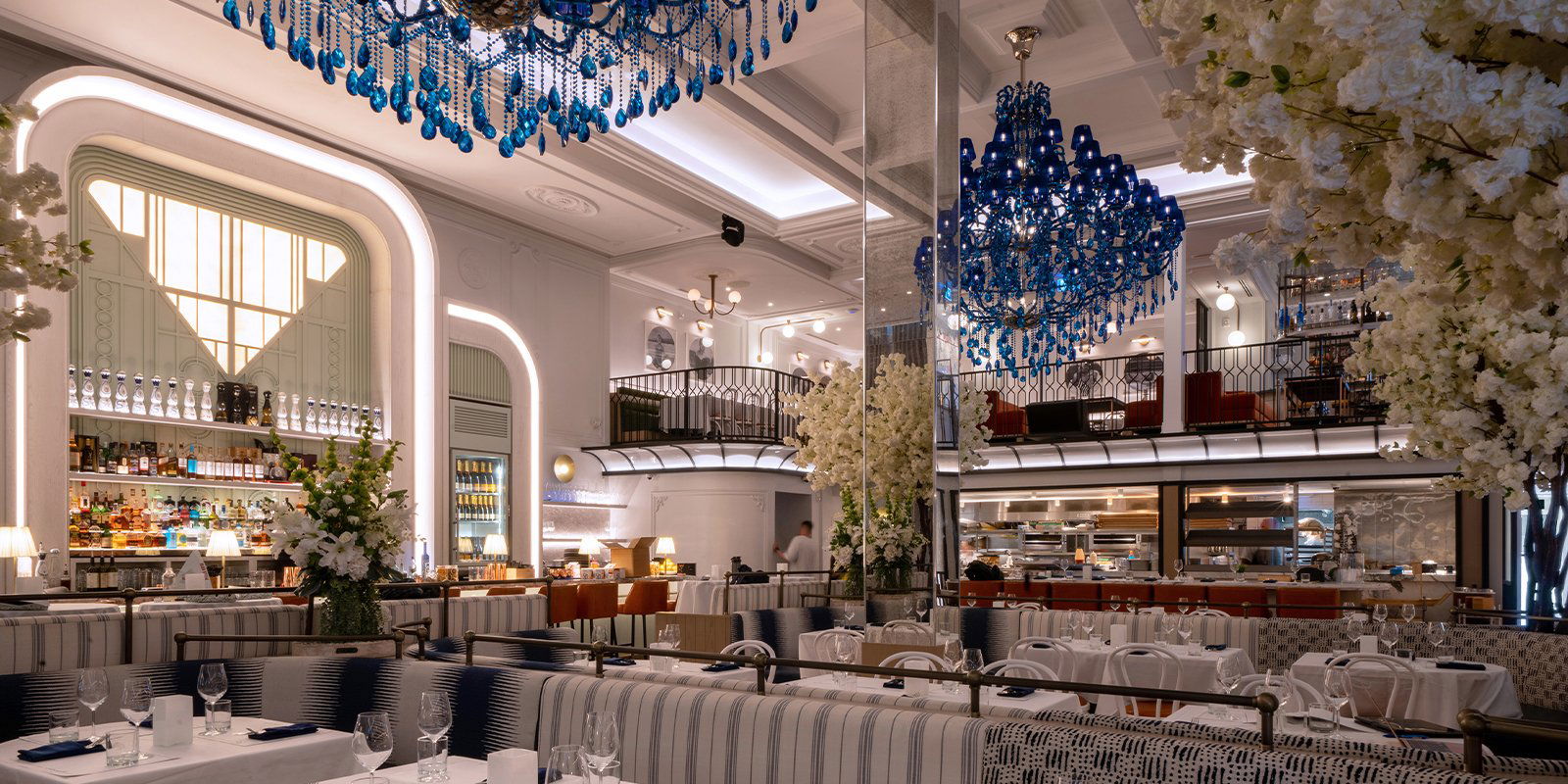 Mademoiselle Raw Bar + Grill, Bar in Toronto