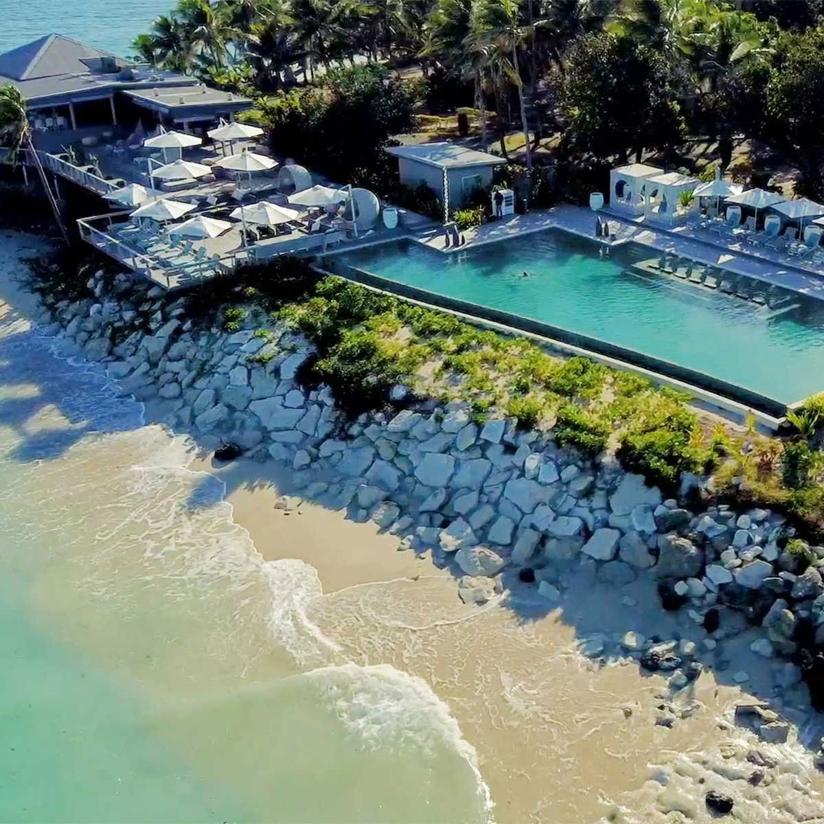 The Rocks Bar, Bar in Vomo Island