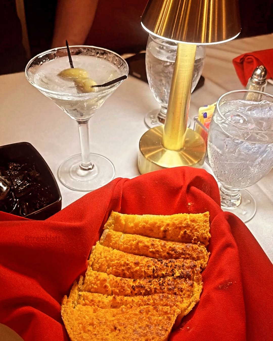 Smoke House Restaurant, Bar in Burbank