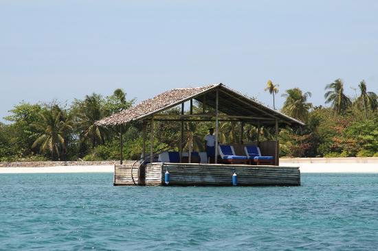 Kawayan Bar, Bar in Pamalican Island