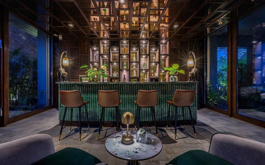 Bua Bar bar in Phuket