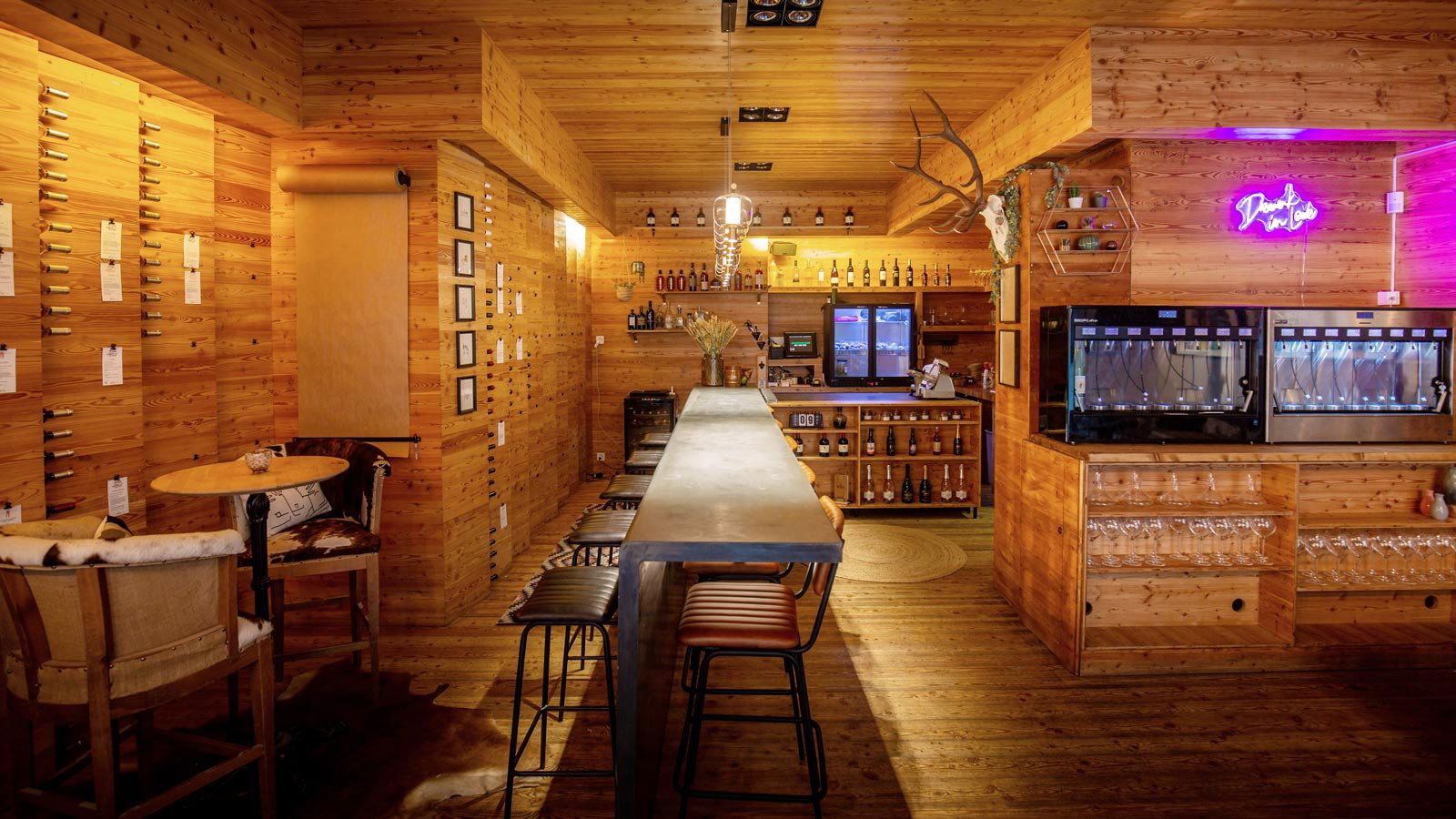 Uva Genève, Bar in Geneva