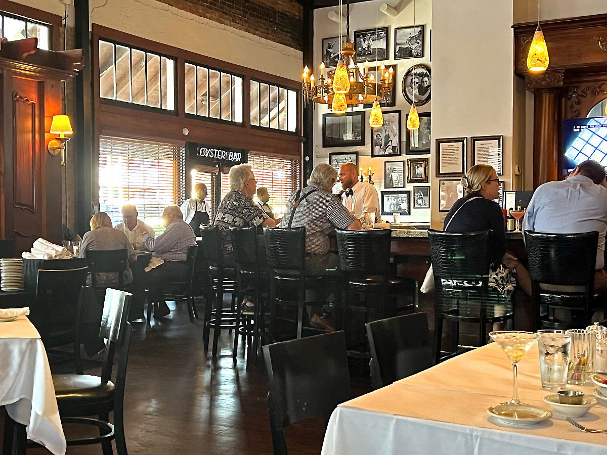 Eugene's Gulf Coast Cuisine, Bar in Houston
