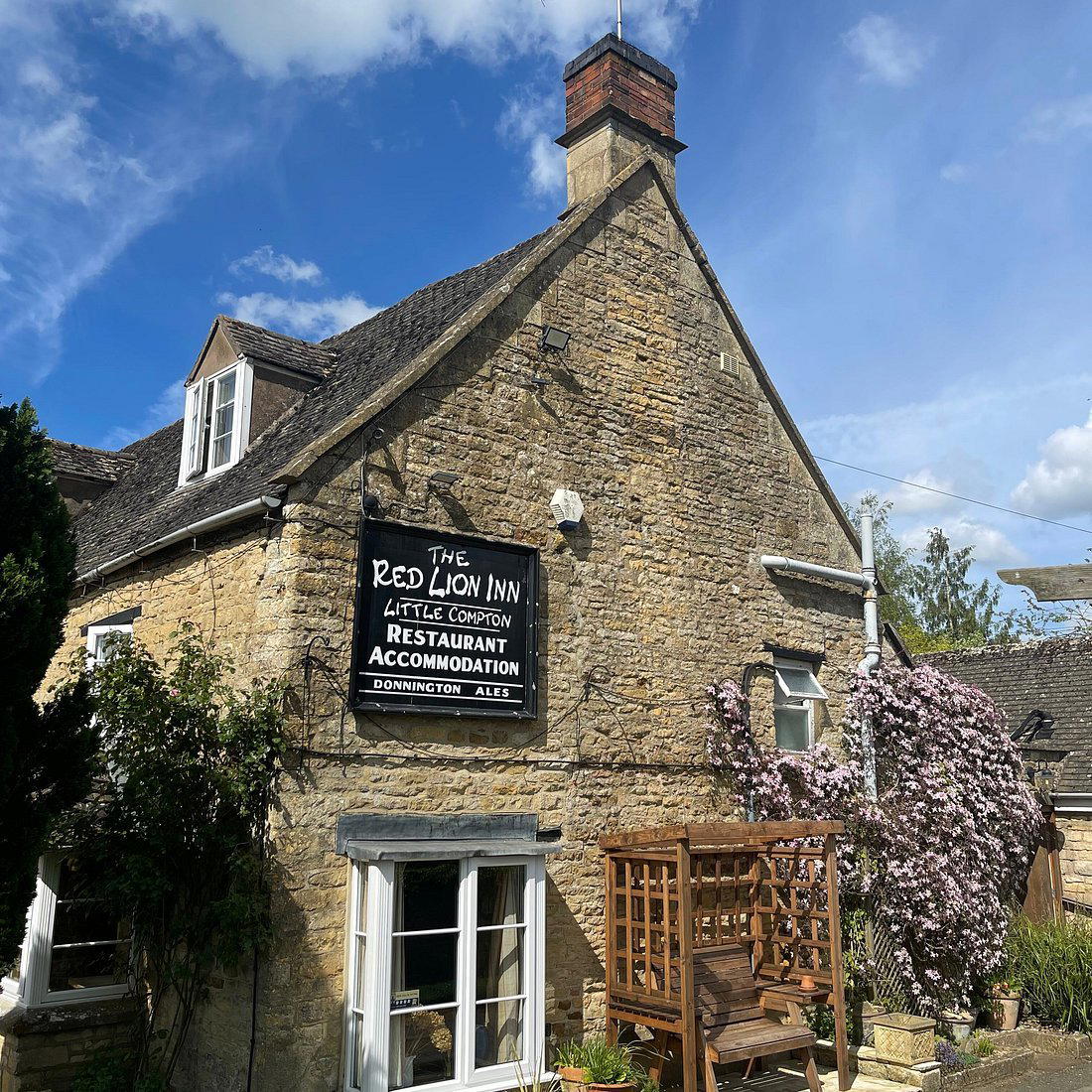 The Red Lion bar in Little Compton