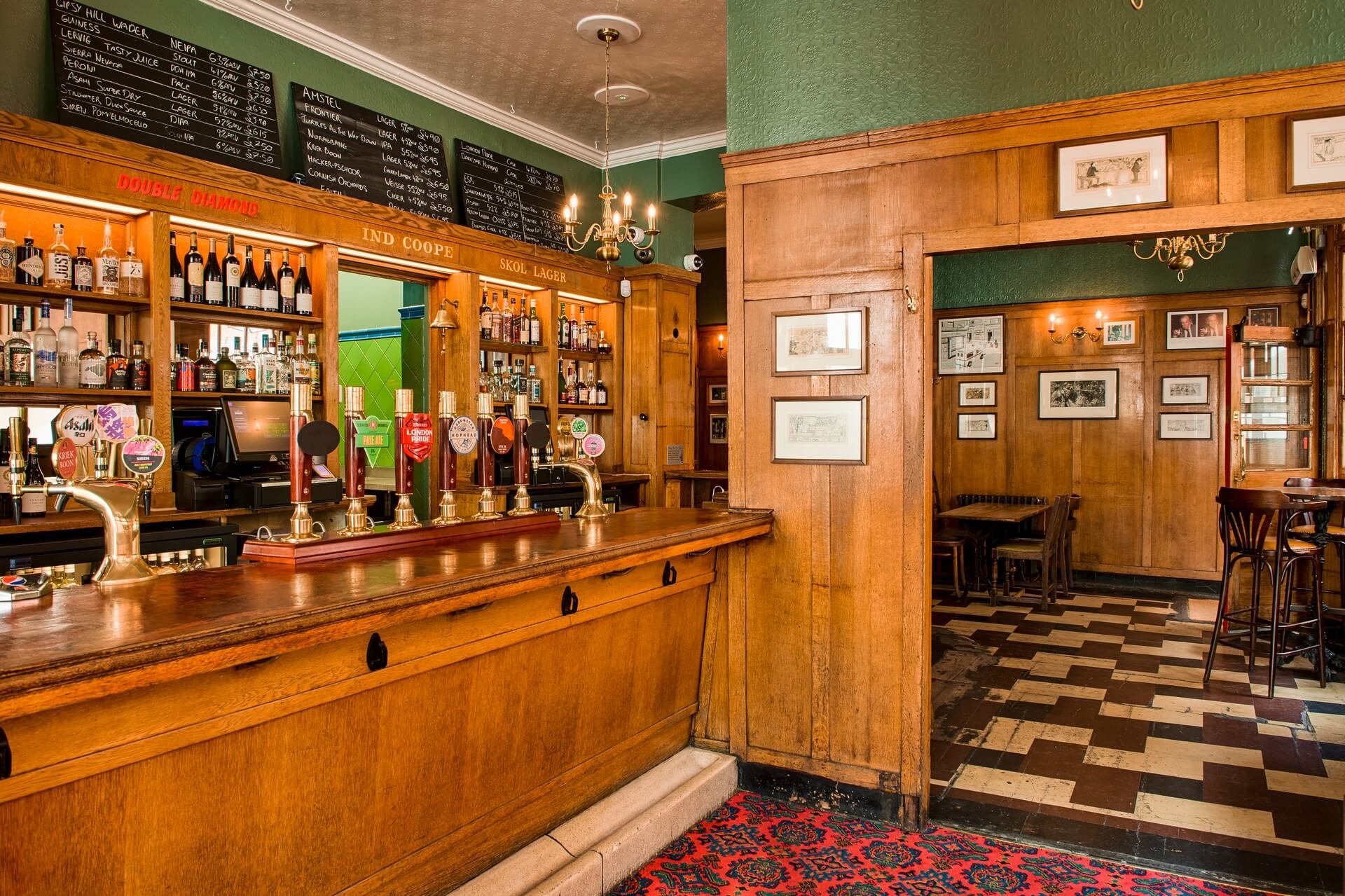 Coach and Horses, Bar in London