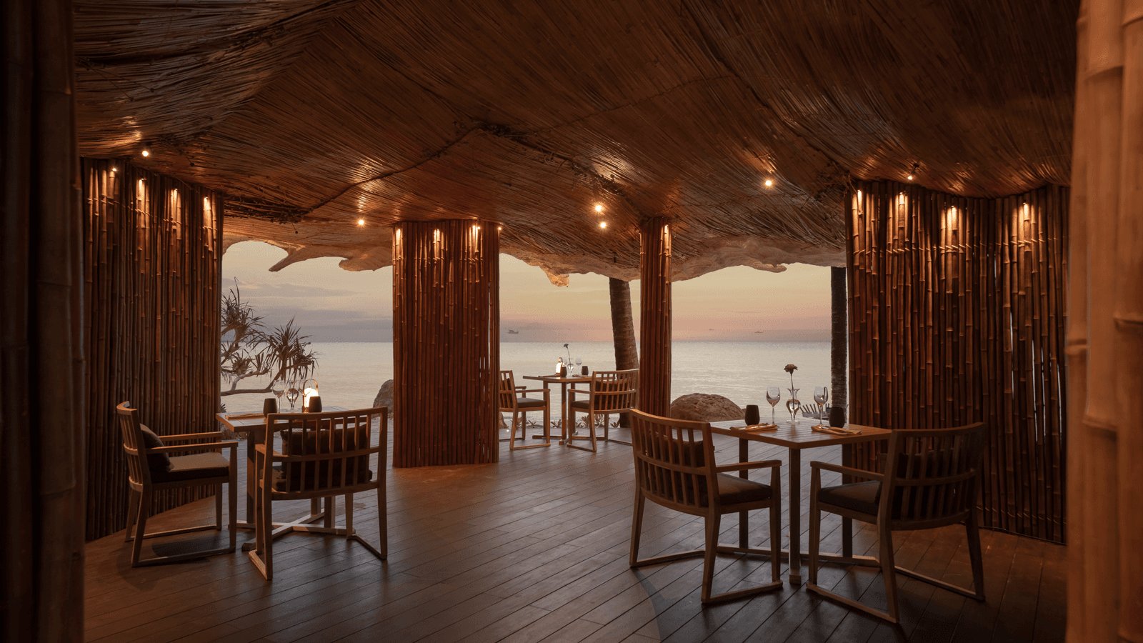 Aqua Bar and Lounge