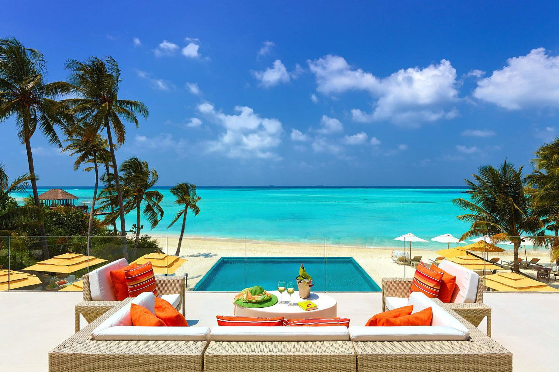 FAHRENHEIT, Bar in Dhaalu Atoll