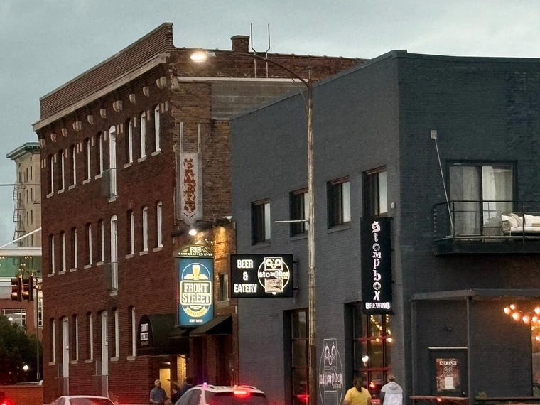 Front Street Pub & Eatery, Davenport, United States