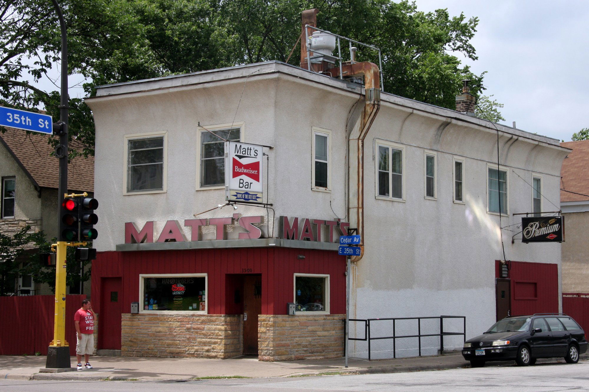 Matt's Bar and Grill, Bar in Minneapolis