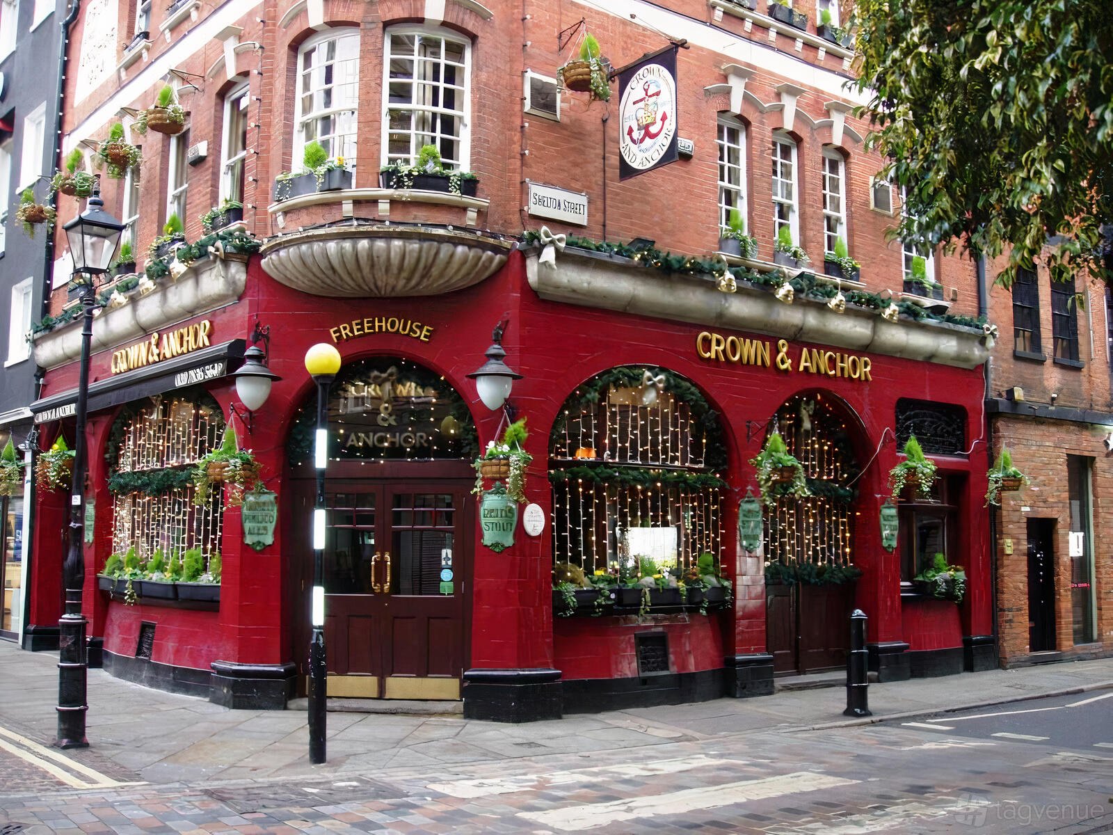 Crown & Anchor, Bar in London