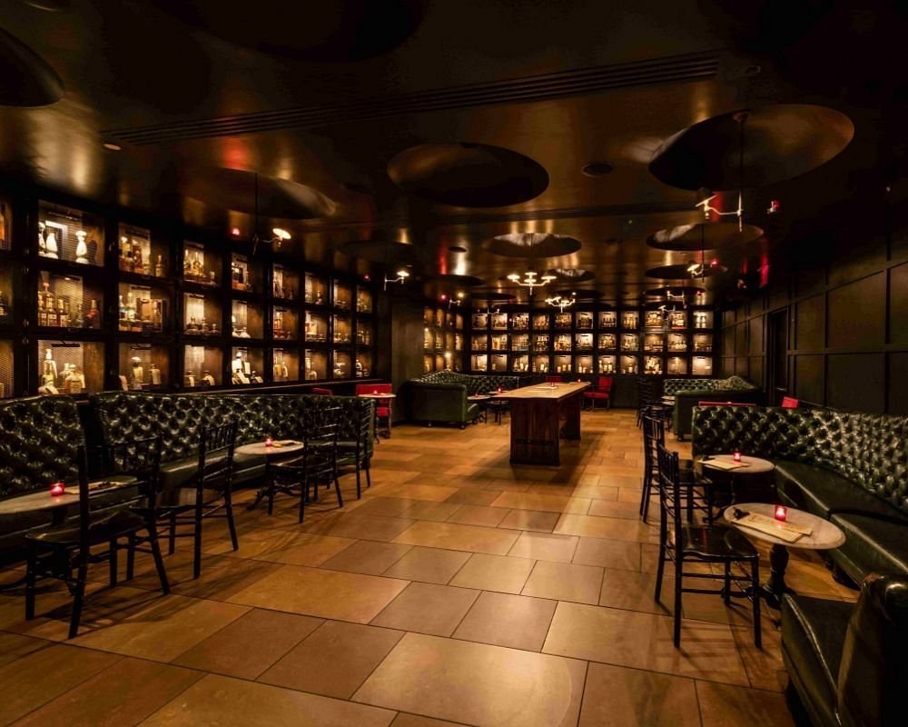 La Biblioteca, Bar in New York City