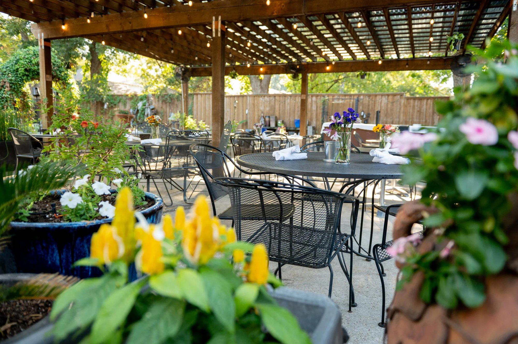Garden Cafe bar in Dallas, United States