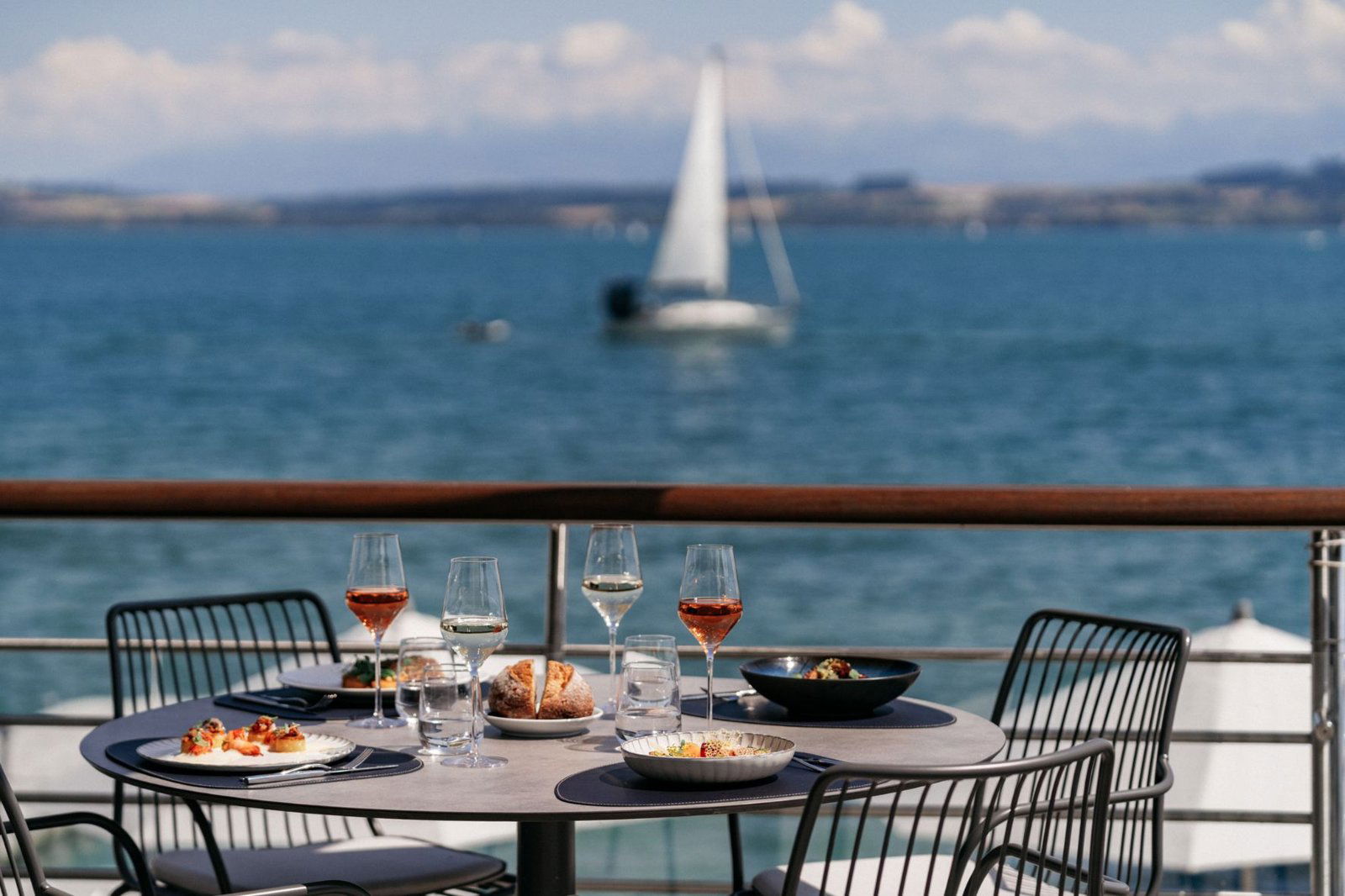 The Summer Bay Bar, Bar in Neuchâtel