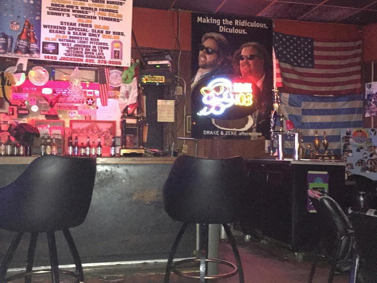 Alex's Tavern, Memphis, United States