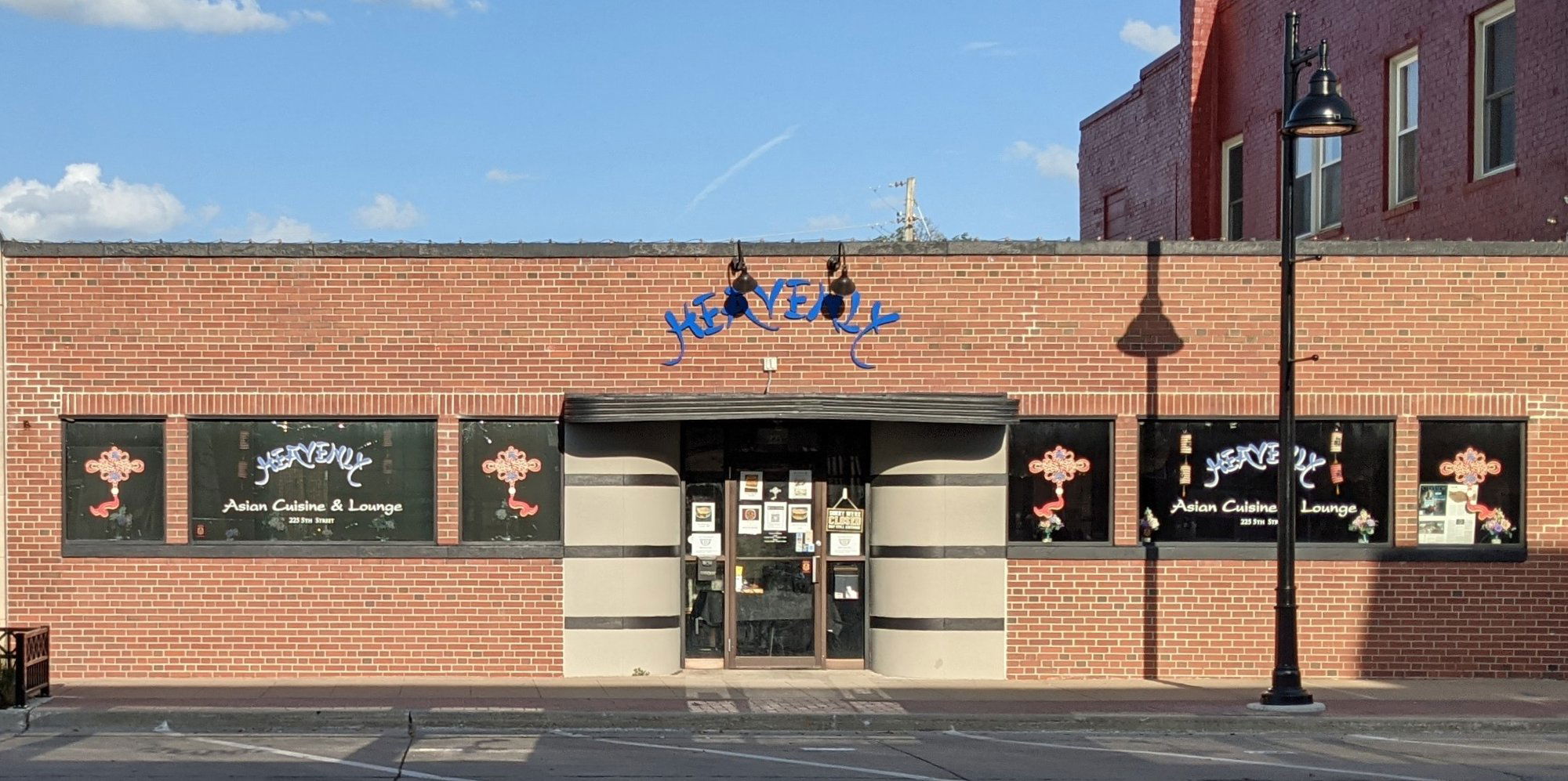 Heavenly Asian Cuisine & Lounge, Bar in West Des Moines