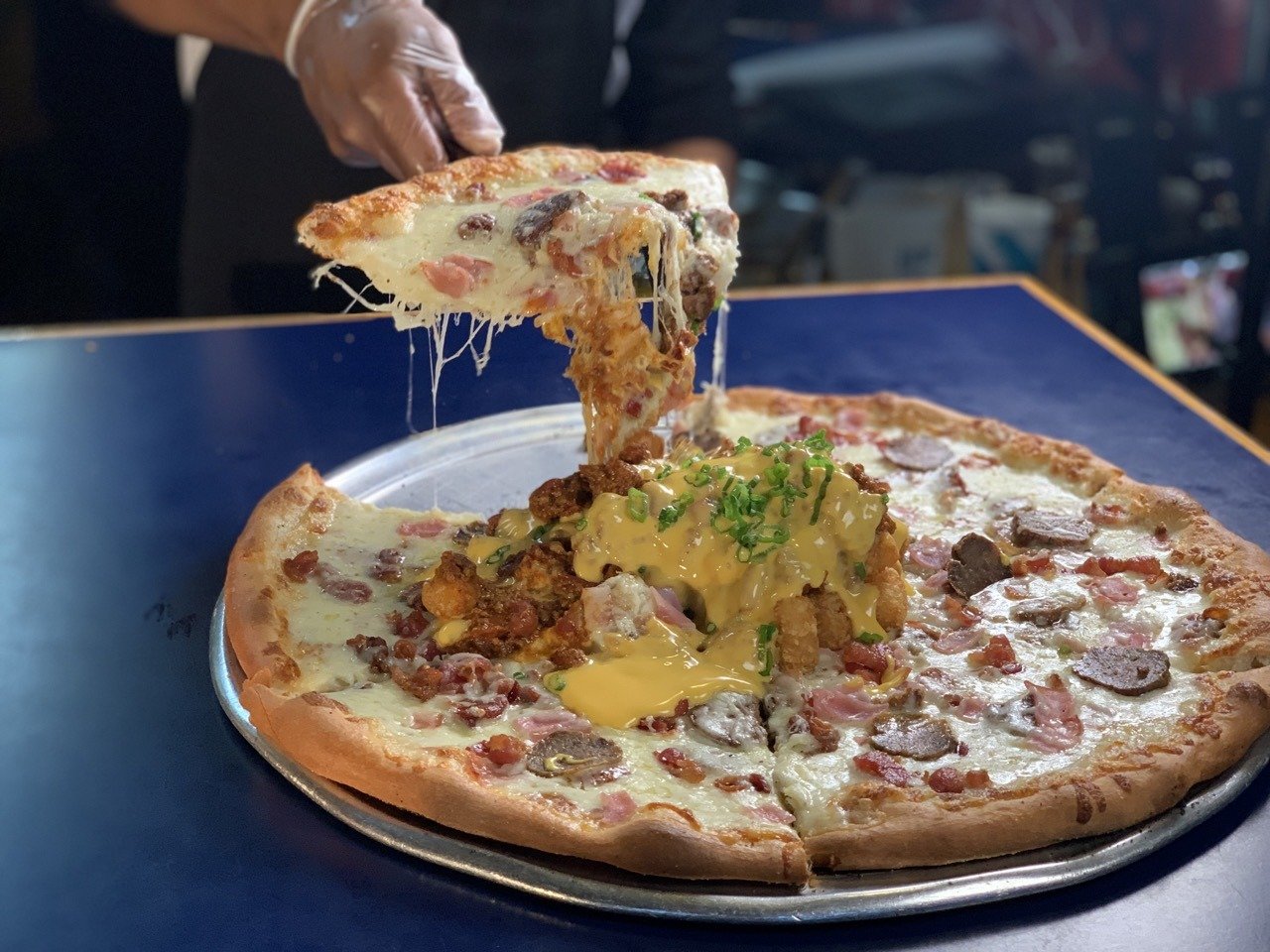 Grinders Pizza bar in Kansas City