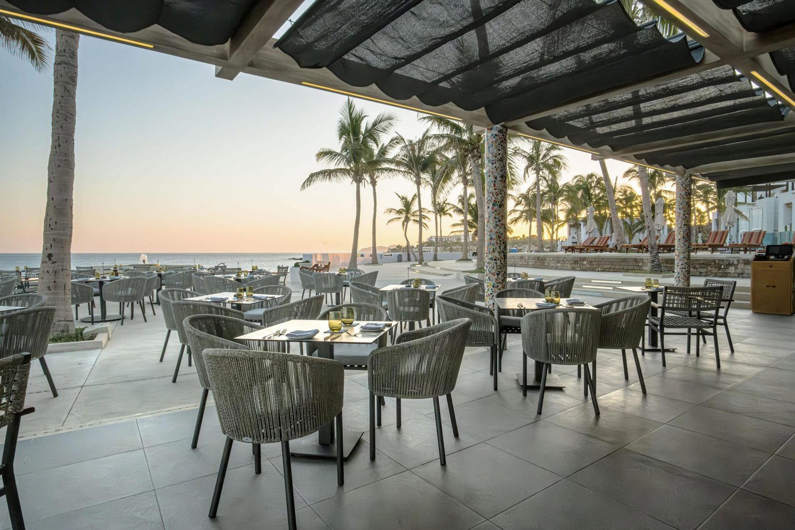 La Pergola bar in Cabo San Lucas