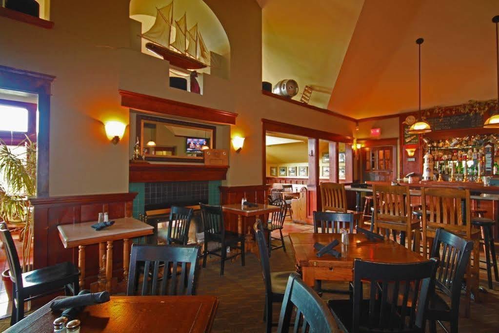 Spinnakers Gastro Brewpub & GuestHouses bar in Victoria