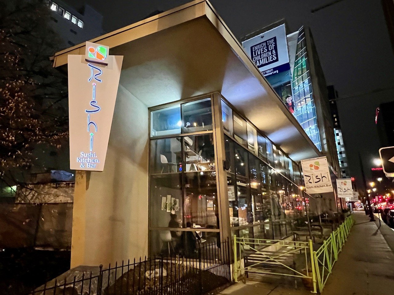 Rishi Sushi Kitchen & Bar, Bar in Columbus
