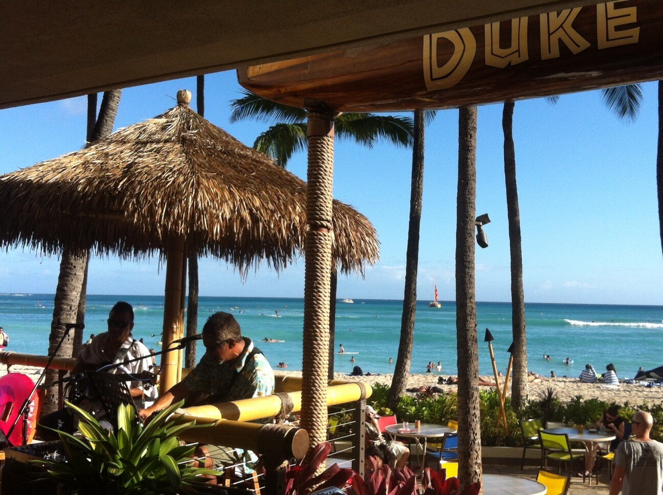 Duke's Waikiki bar in Urban Honolulu, United States